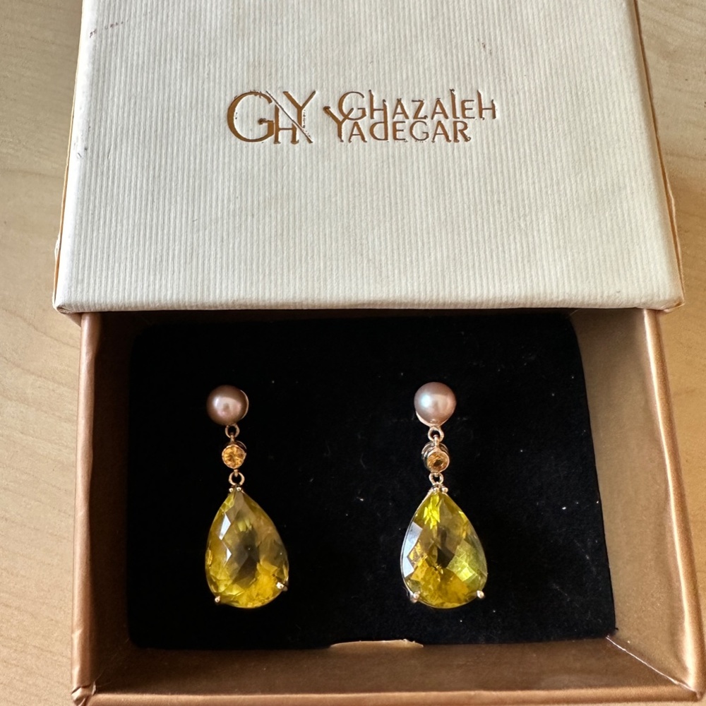 Gold and Diamond Earring